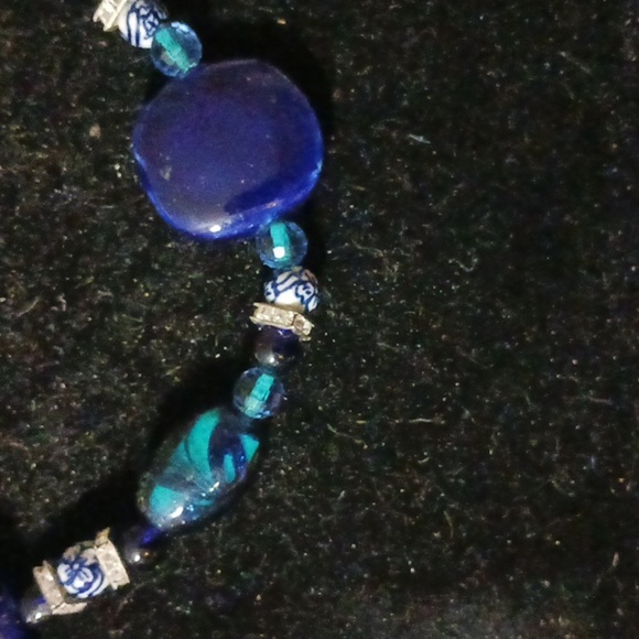 Chic Blue and Green Beaded Necklace - Picture 2 of 4